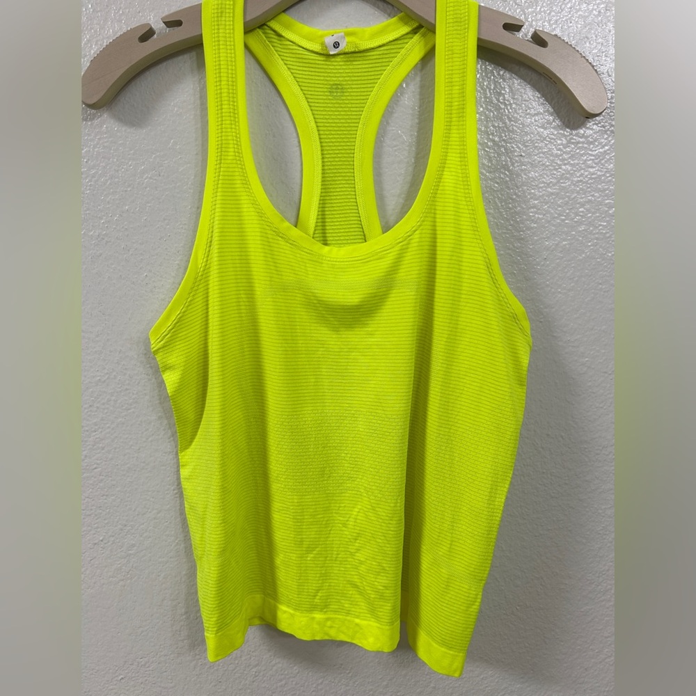 lululemon Swiftly Tech Racerback Tank Top 2.0 Race Length. Size 8